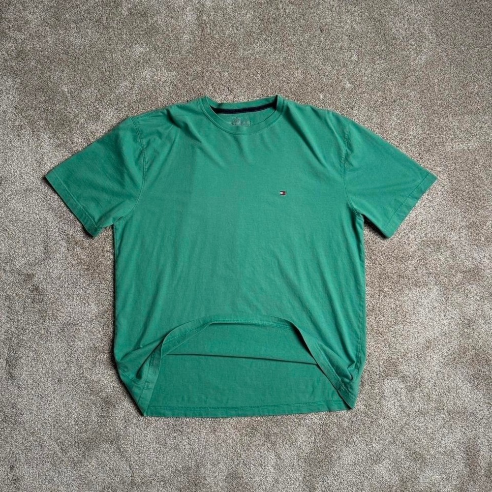 GREEN TOMMY HILFIGER "TINY LOGO" EMBROIDERED TEE
